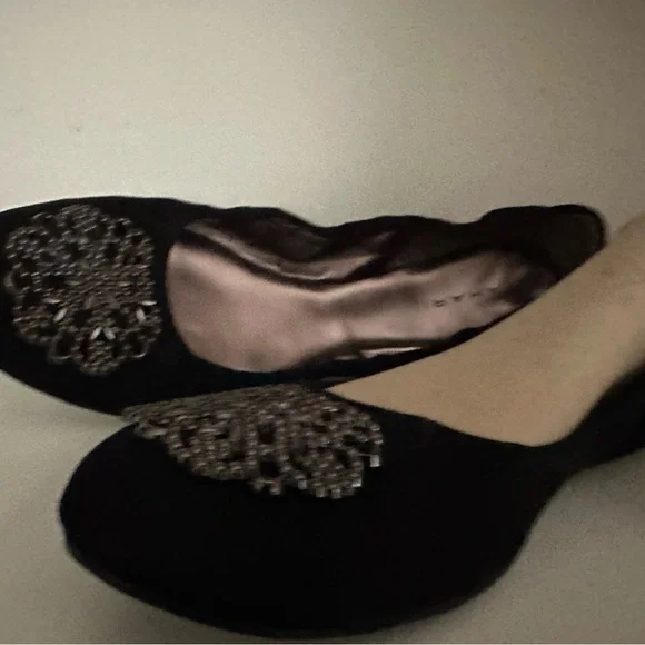 Tahari Black Velvet Flats with Ornate Design
Size 10M - Picture 2 of 5